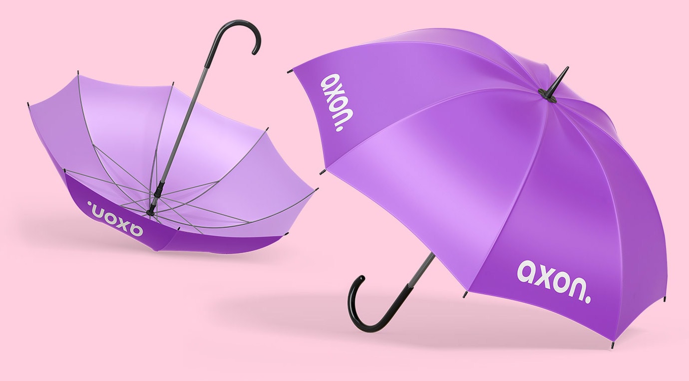 Paraplyer med logo.